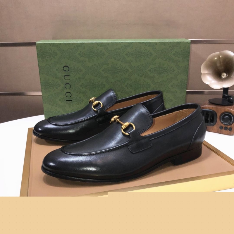 G*u*i leather shoes